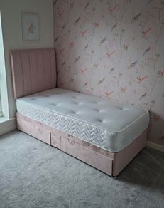 Pink Single beds