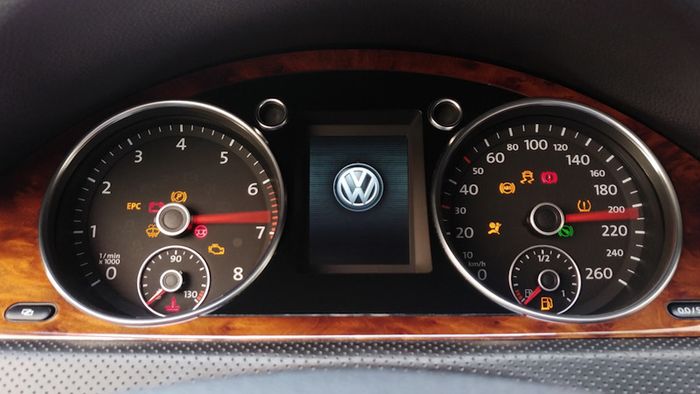 Passat / Passat CC colour clocks (Miles or KMs, diesel or petrol)