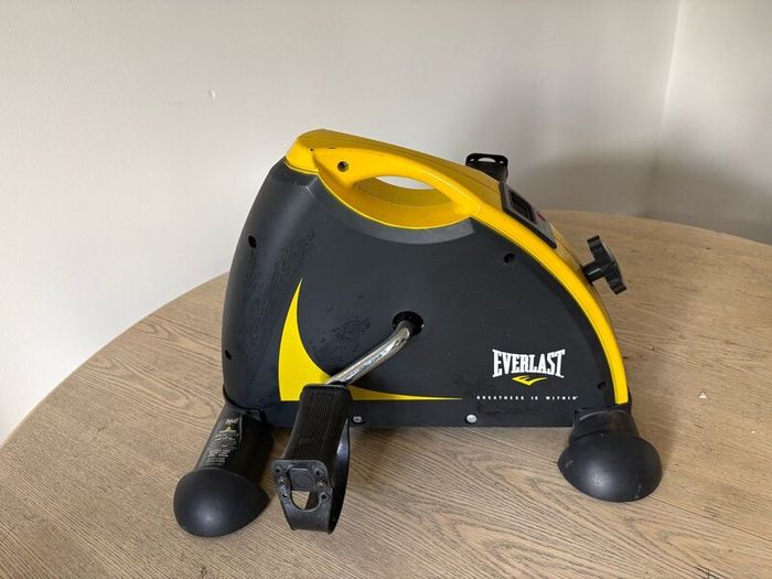 Mini exercise bike machine