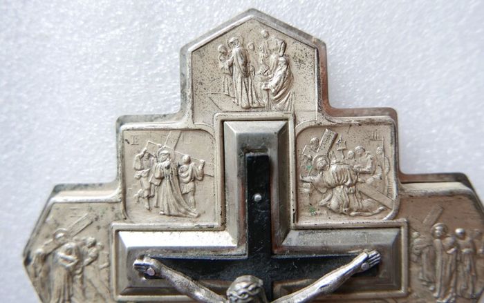 Vintage Wall Crucifix Featuring Embossed Plaques Depicting the 14 Stations of the Cross