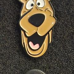 Scooby-do ,  pin back badge.