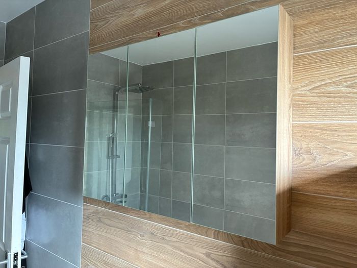 Wall mounted bathroom cabinet with mirror and Led lighting