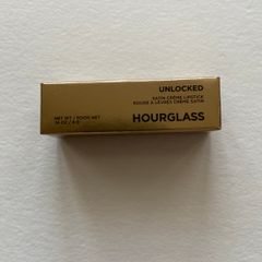 Hourglass unlocked satin lipstick in Sahara