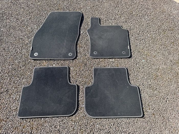 Original VW Tiguan Floor Mats - Carpet