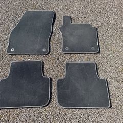 Original VW Tiguan Floor Mats - Carpet