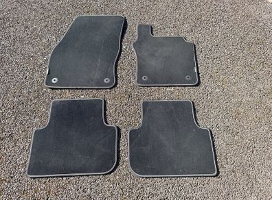 Original VW Tiguan Floor Mats - Carpet