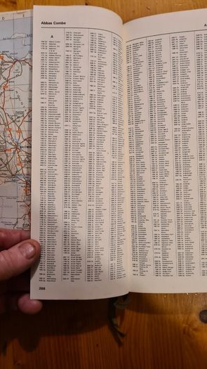 Vintage 1985/86 New Book Of The Road Reader's Digest Aa. Hardback In Very Good Condition.