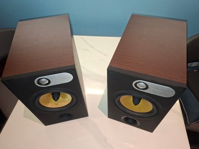 B & W 685 S1 speakers