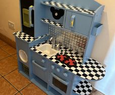 FREE Wooden Toy Kitchen
