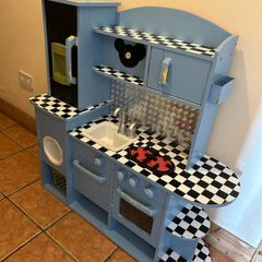 FREE Wooden Toy Kitchen