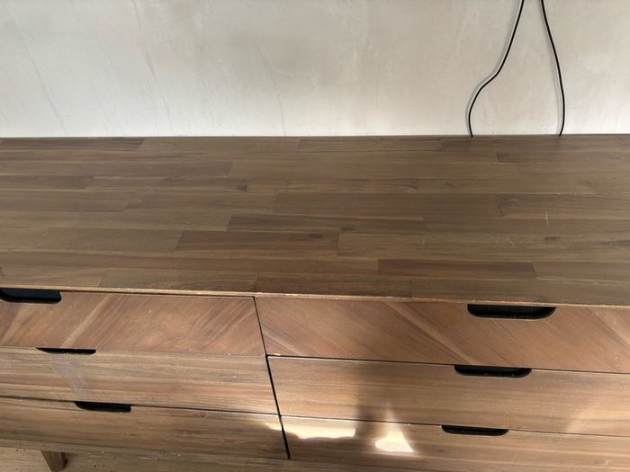 chest of drawers