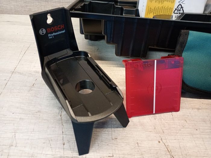 Bosch Professional Cross Line Laser GCL 2-15 with Holder