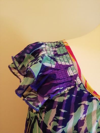 FREEPOST Ladies Splash Colour Floral Top By Spense Size M Lined