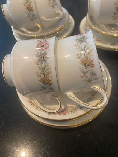 Royal Albert Belinda 18 piece tea set