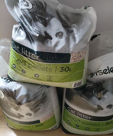 70 Litres of Agriselect Wood Pellet Recycled Non Clumping Wood Cat Litter