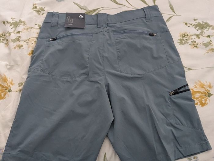 McKinley Cameron III Mens Bermuda Shorts Size Medium