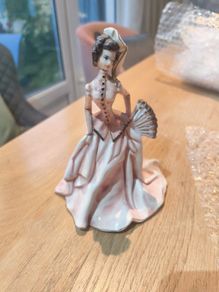 Antique Italian porcelain lady