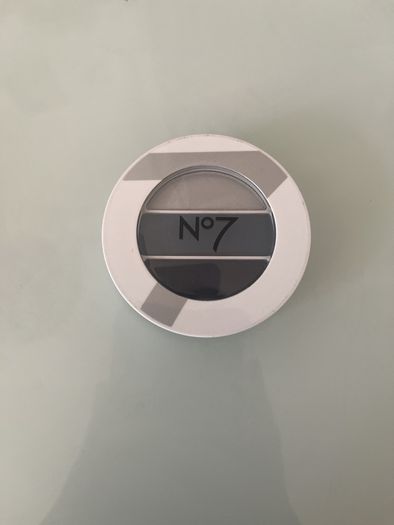 N.7 eyeshadow