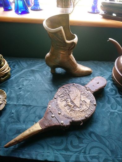 Collection of vintage items