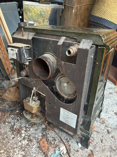 Oil stove with back boiler