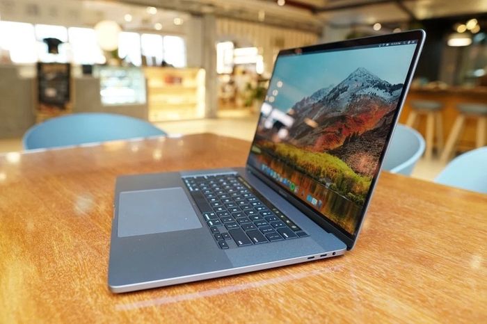 Apple Macbook Pro 16 " 2019 Powerful - AMD GPU - TouchBar - Touch ID - i9|/16gb/ 512gb Ssd / Tahoe Os / Logic Pro / FL Studio / Office -work/music/school-D P D Tracked Insured Shipping Only