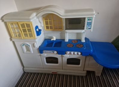 Little tikes kitchen
