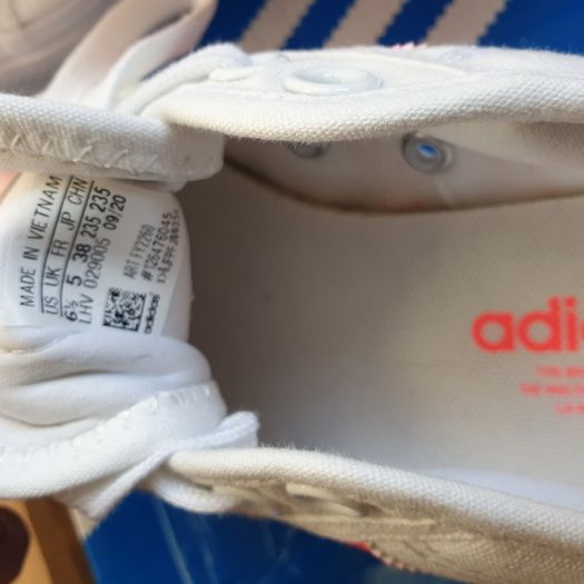 Brand new Adidas Originals Nizza Platform Size 5 UK trainers in white with pink three stripes