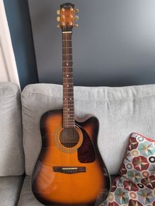 Fender DG-22 CE semi acoustic with free hard case