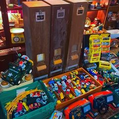 Vintage wooden Cigare#te vending machine..