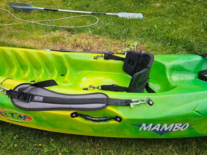 2x Single Kayaks (Sit-on + Sit-in) + 2 Paddles, Spraydeck, Buoyancy Bags, Pump & Universal 2-Kayak Roof Rack