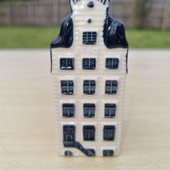 Miniature collector's house from the KLM Delft Blue series