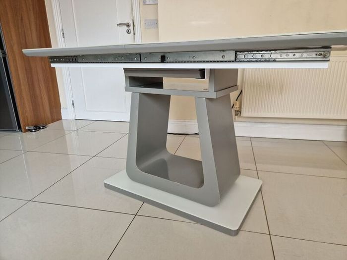 Glasstop Extendable Kitchen Dining Table Set