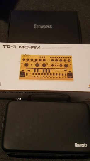 Behringer TD-3 MO - Yellow with extra case.