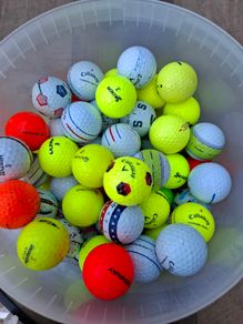 Mixed  coloured golfballs