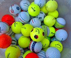 Mixed  coloured golfballs