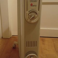 De'Longhi Vento Electric Oil Filled Radiator, 1.5 KW - Grey/White