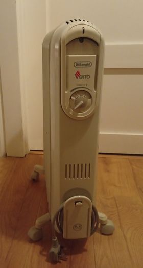 De'Longhi Vento Electric Oil Filled Radiator, 1.5 KW - Grey/White
