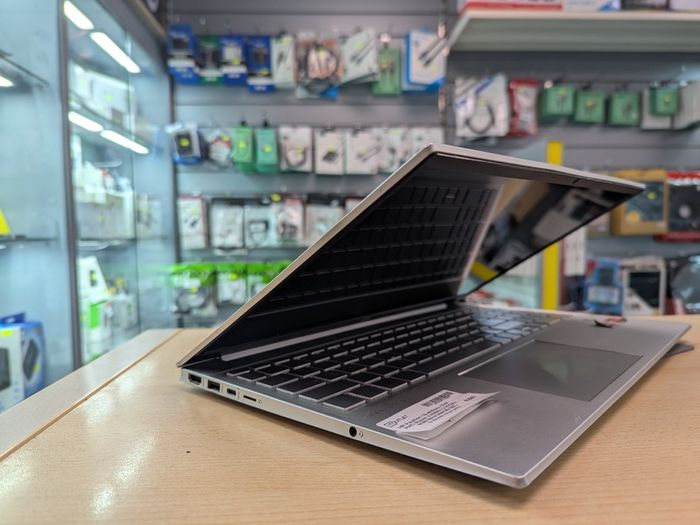 HP Pavilion 15-eh0xxx 15.6"
