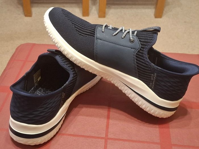 SKECHERS Slip-Ins - Size 9 - Excellent - As NEW
