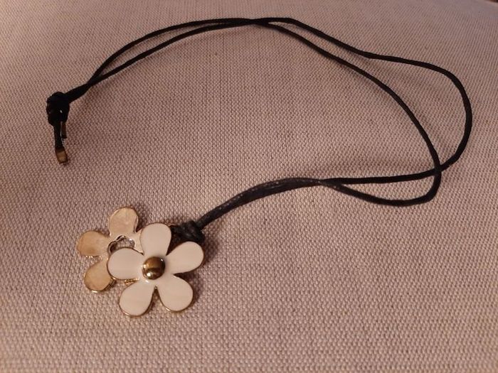 Daisy pendant
