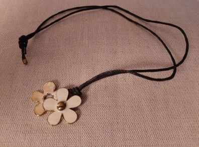 Daisy pendant