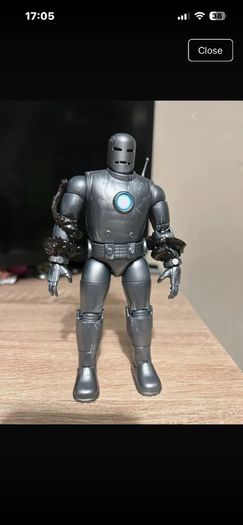 Marvel legends 2 Iron man figures