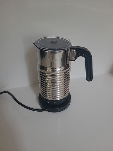 nespresso aeroccino 4 and coffee machine
