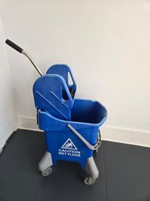 Mop bucket