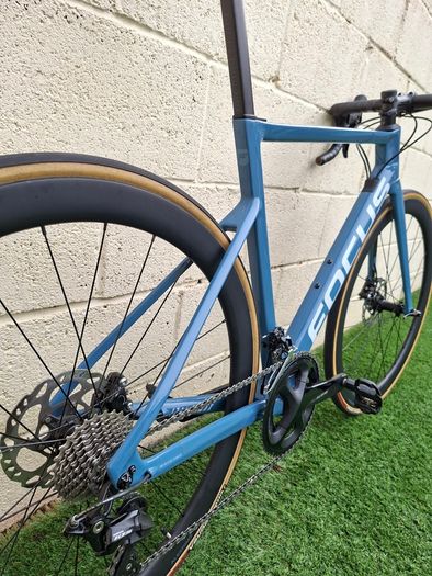 Focus Izalco Max 8.7 Carbon Road Bike