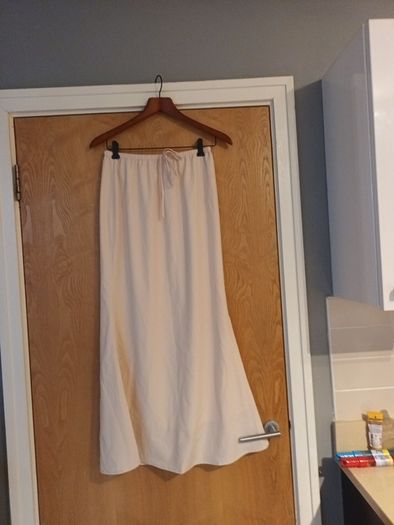 Shein Ivory  Lined Skirt.  S.' M.- 12.  New.