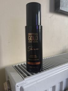 Dripping gold tan serum