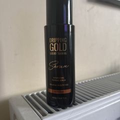 Dripping gold tan serum