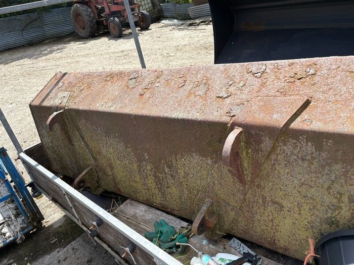 Tractor Bucket 63