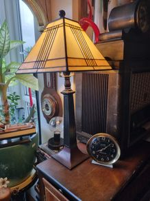 Tiffany style table lamp
